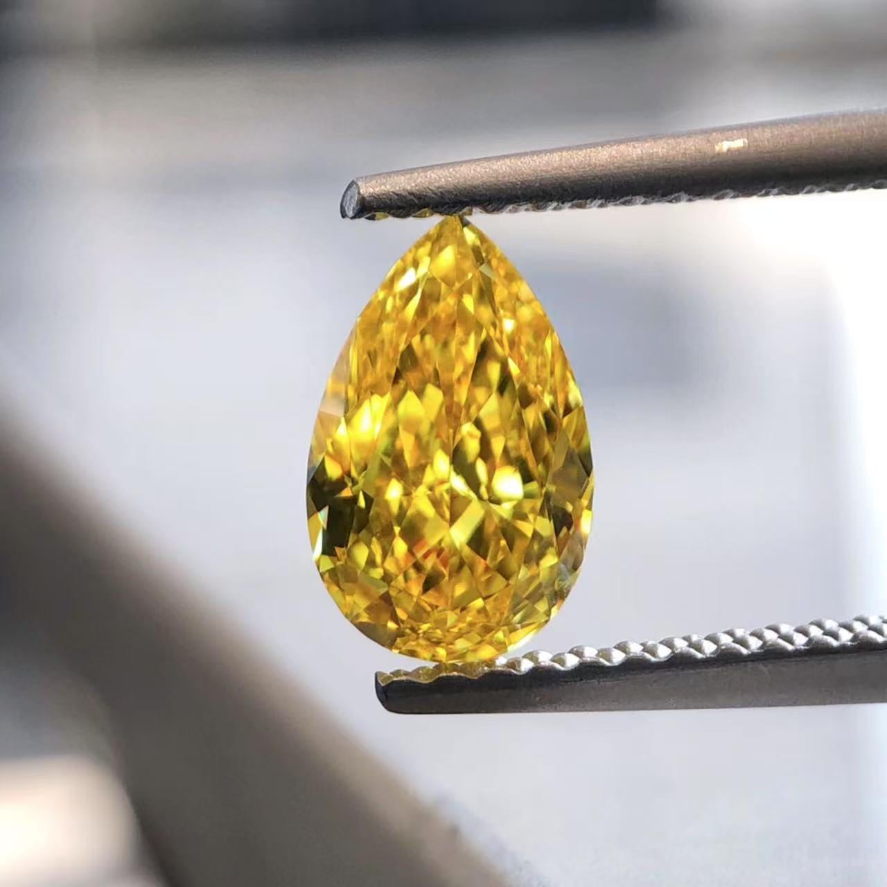 2.50-carat pear fancy vivid yellow VS1 LG683554071|AGNES Jewelry