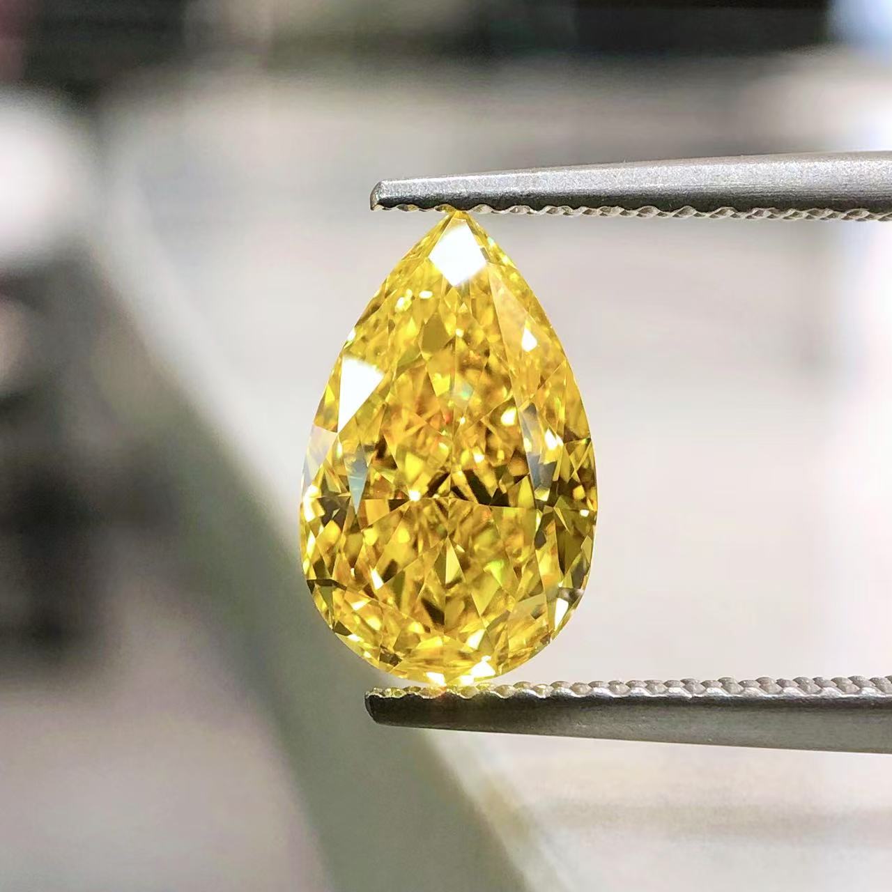 2.02ct pear FANCY VIVID YELLOW VVS1 LG684511815|AGNES Jewelry