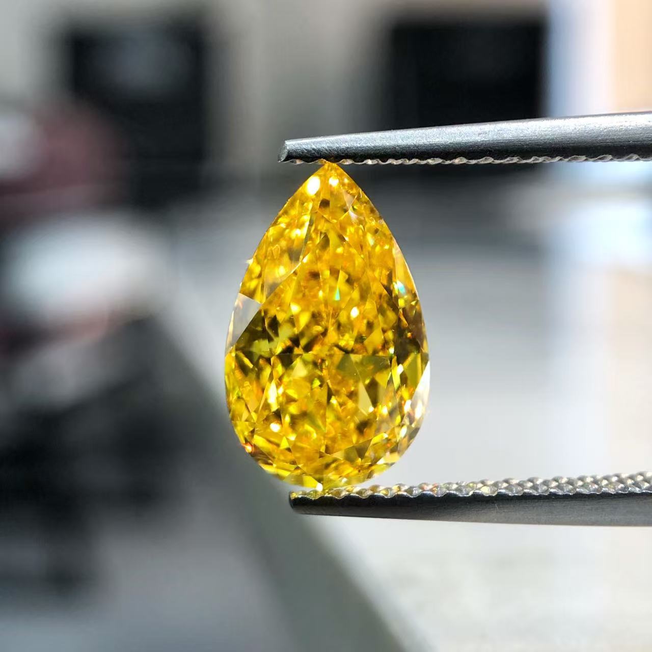 2.33ct pear  FANCY VIVID YELLOW VS1 LG683519222|AGNES Jewelry